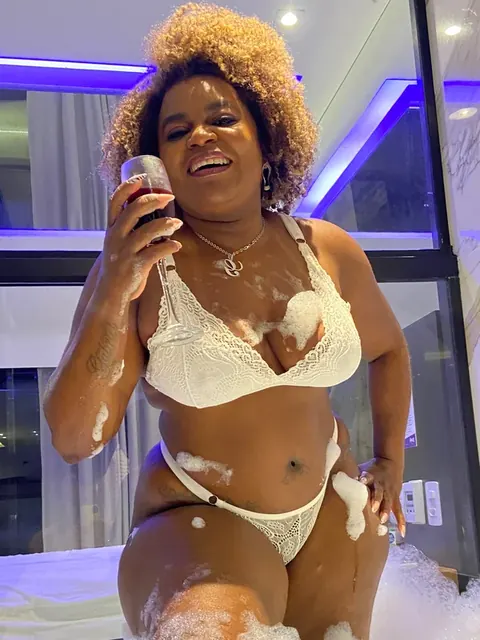 Gisele Bazillio OnlyFans Profile with Curvy Figure