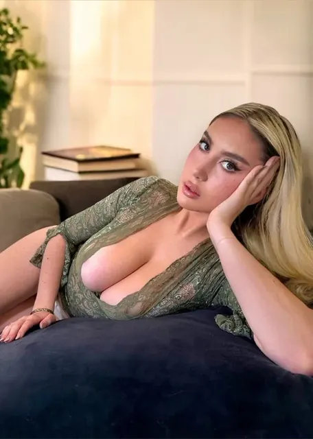 Goddessbailz OnlyFans tall and kinky