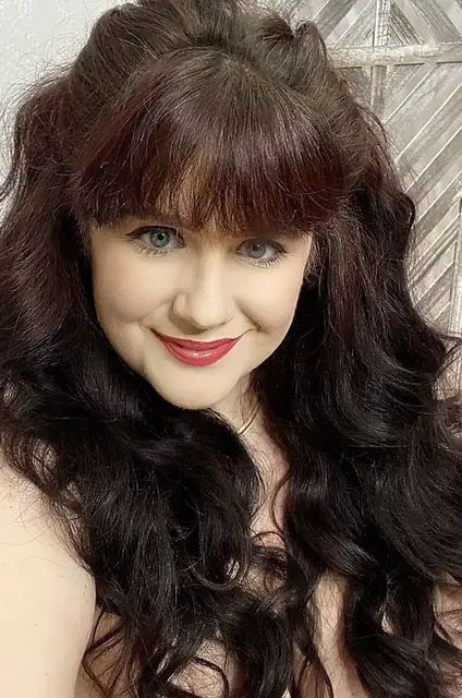 Brynn - Pantyhose Goddess OnlyFans creator with pantyhose