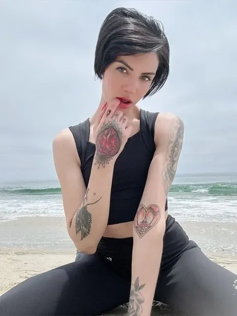 Goddessxsirene OnlyFans profile with black hair