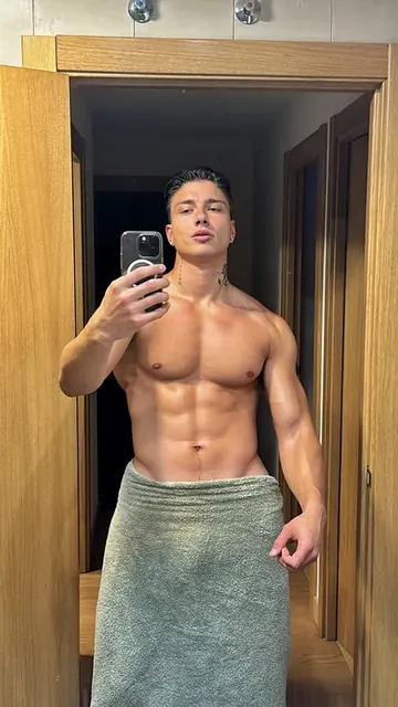 Golden G OnlyFans tattooed athletic creator