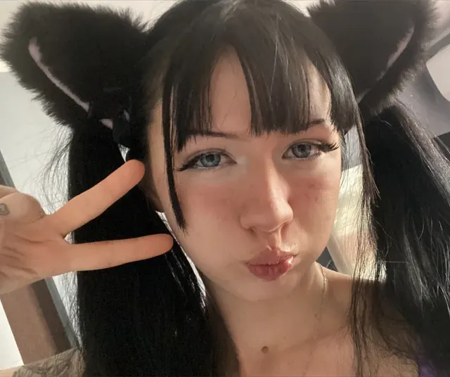 Lavi OnlyFans goth creator with captivating photos