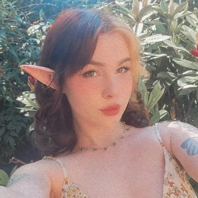 Gwen OnlyFans profile with engaging content.