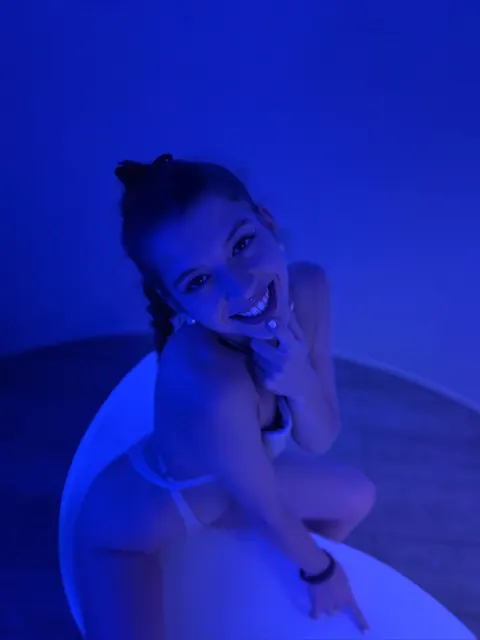 Nikole OnlyFans custom content creator profile photo