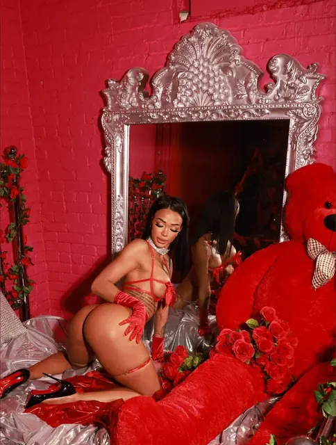 Harley Dean OnlyFans Creator with captivating content