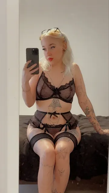 HC OnlyFans tattooed creator