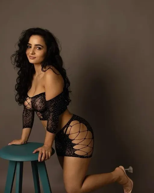 Hedonis OnlyFans exclusive glamour model