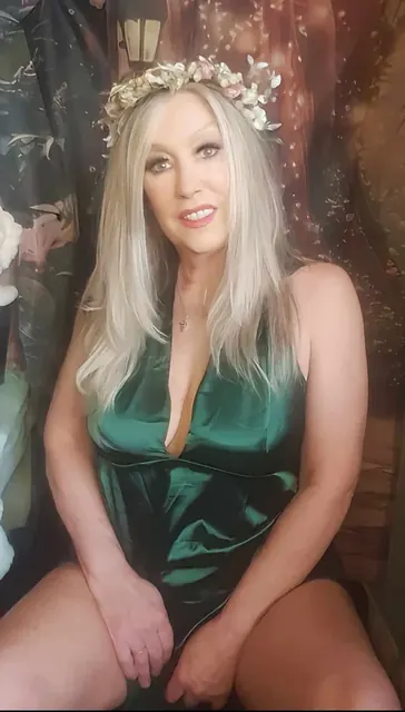 Helena Blake OnlyFans curvy creator