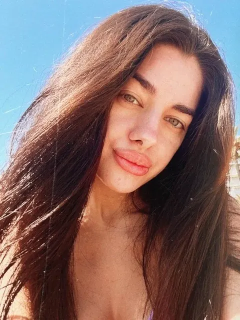 Helen Pipe OnlyFans Juicy Body