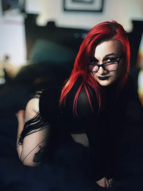 Hellsentxwaifu OnlyFans red-haired alternative creator