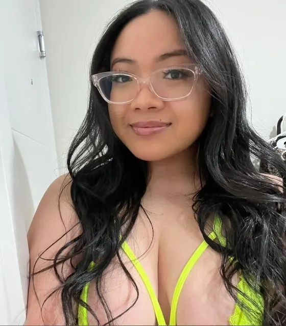 ant OnlyFans creator with all natural content