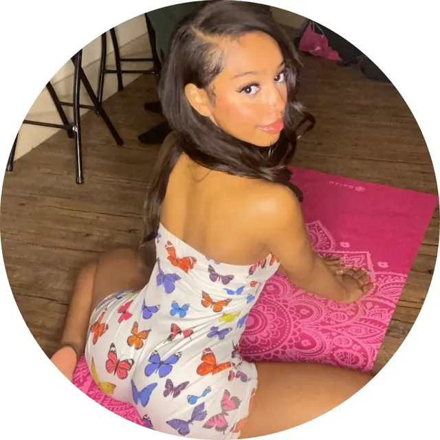 Little Lina OnlyFans profile picture - College creator