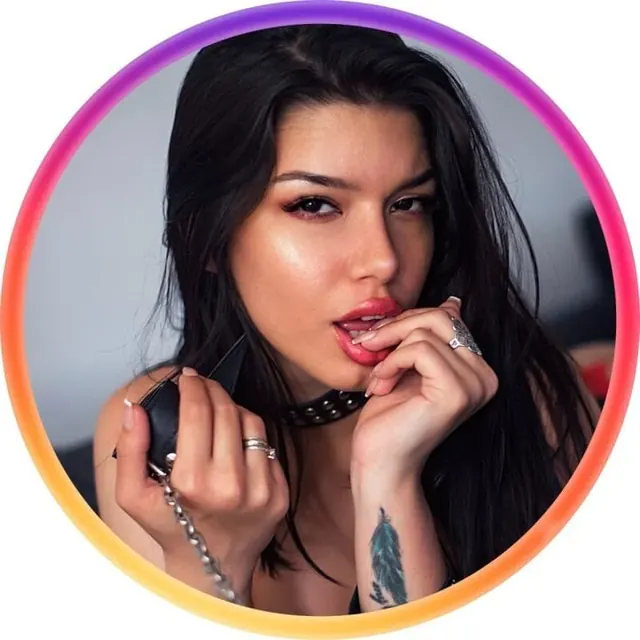 Hinnata OnlyFans brunette tattooed creator