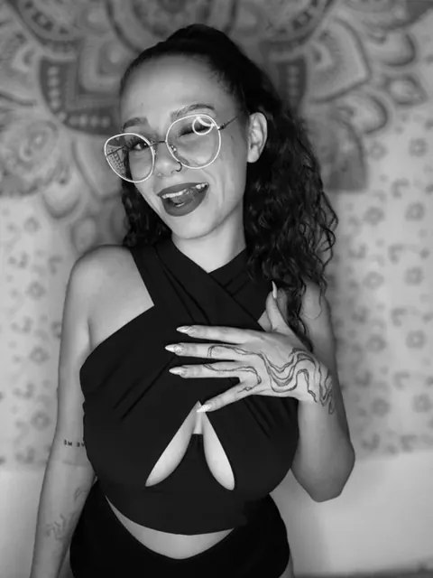 Holly OnlyFans tattooed creator