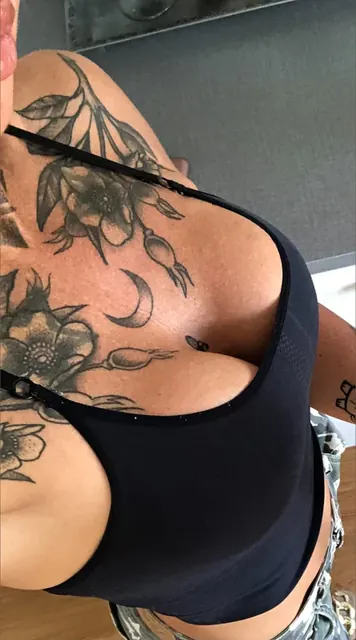Maxiine on OnlyFans with custom content