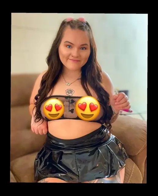 Honey 🍯 OnlyFans brunette tattooed creator