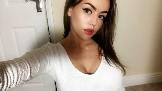 Bella ♔ OnlyFans creator with exclusive content