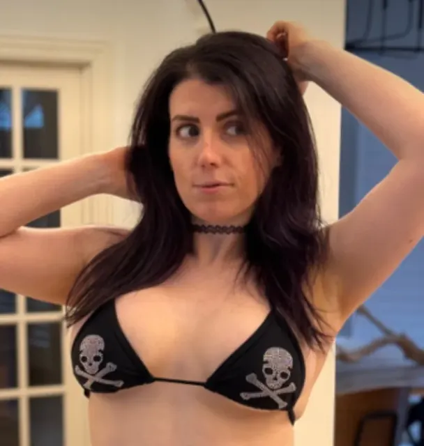hopwiggle OnlyFans playful wife-next-door content