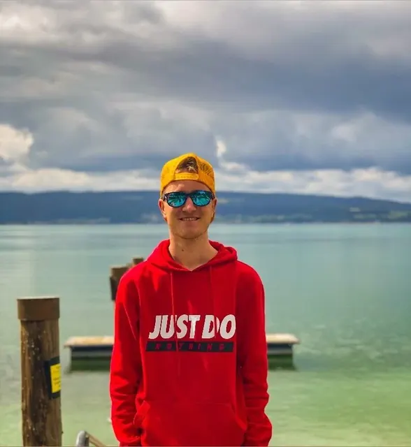 Horneyboy98 OnlyFans creator with exclusive content