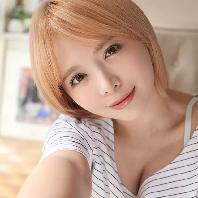 Rika Hoshimi OnlyFans creator with artistic flair