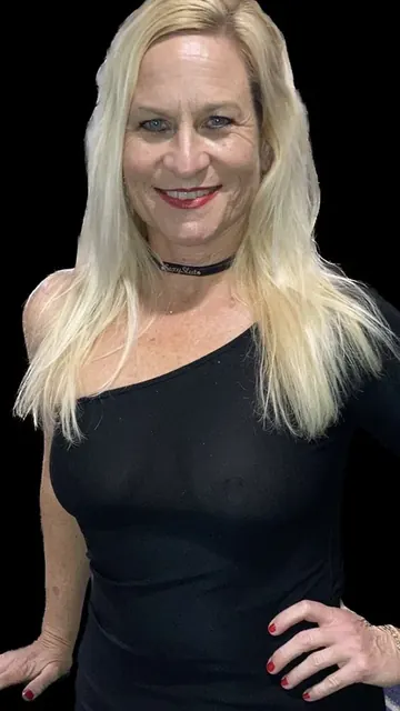 Lola OnlyFans sexy hot wife
