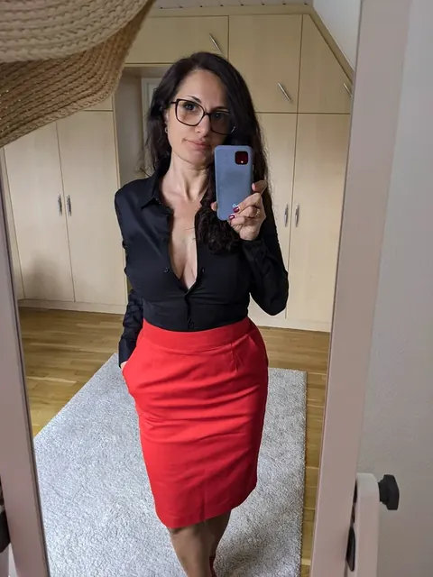 HotwifeHunny OnlyFans creator with enticing content