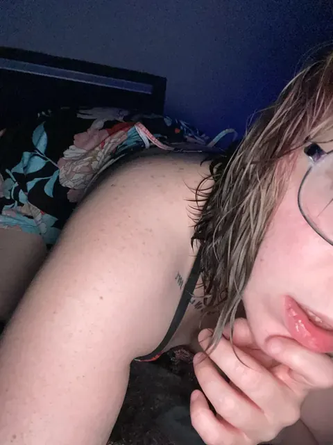Elizabeth Roark OnlyFans Busty Creator