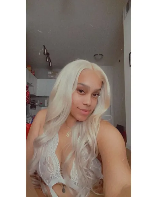 hxneyteex OnlyFans creator with exclusive content