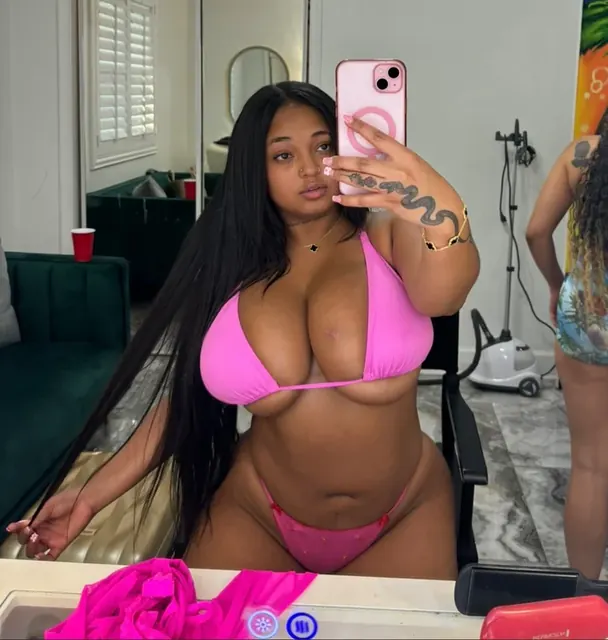 Lexi OnlyFans tattooed beauty
