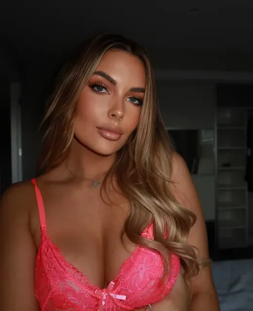 Sarah Harris on OnlyFans showcasing exclusive content
