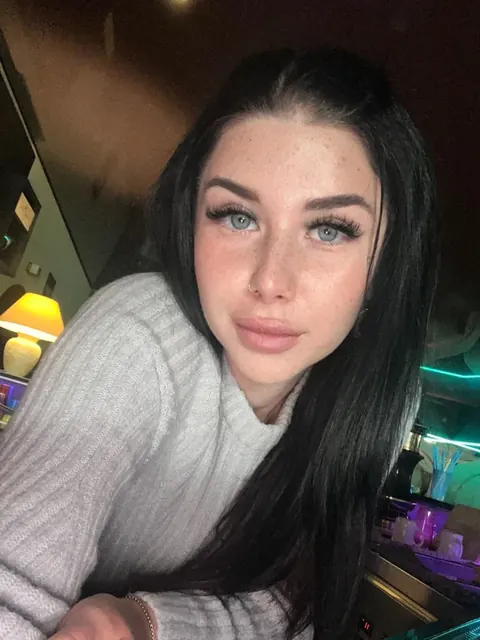 Zoey OnlyFans profile with stunning looks