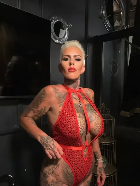 Inkedfox696 OnlyFans Curvy Tattooed Model