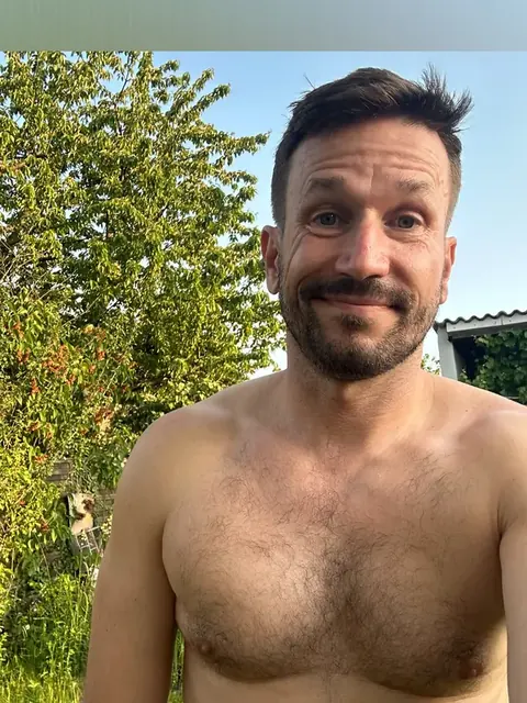 Insiderob OnlyFans creator showcasing real adventures