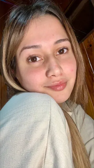 Bella OnlyFans creator with a creative touch