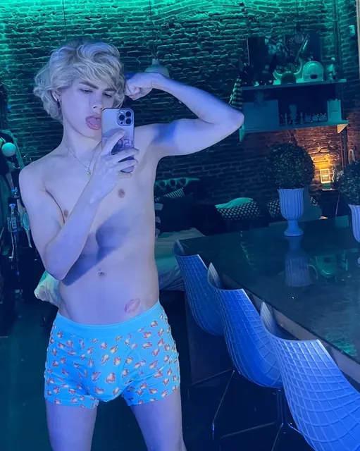 Itschriswapo OnlyFans handsome exclusive content creator