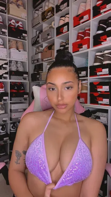 Wet Pussy Queen OnlyFans creator with exclusive content