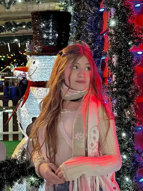 Emi <3 OnlyFans creator with intimate content
