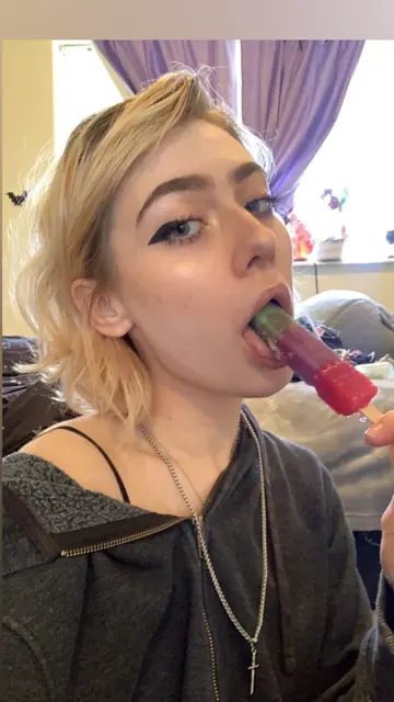 itty_bitty_batty OnlyFans blonde creator