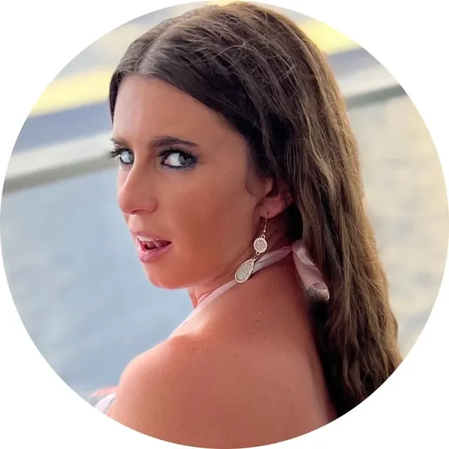 Ash OnlyFans creator with exclusive content