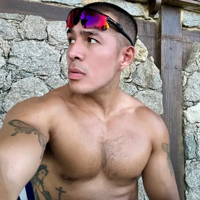 IVÁN XXL OnlyFans gay creator with hardcore content