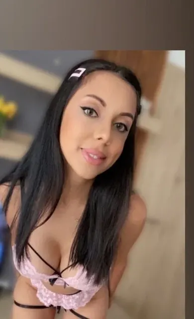 Izydiamond FREE OnlyFans creator sharing authentic moments