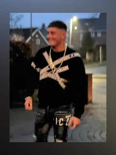 Jack Turton🌶️ OnlyFans profile with brunette hair