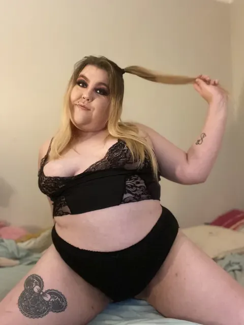 Chubby Cherry 🍒 OnlyFans creator with girl next door vibe.