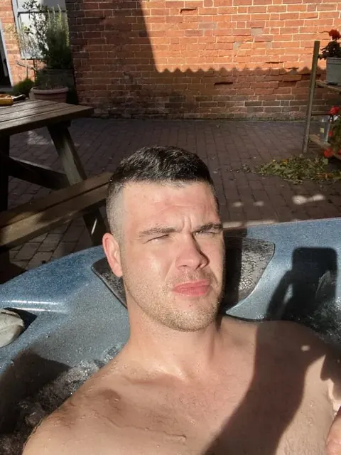 Jake91 on OnlyFans with amateur content
