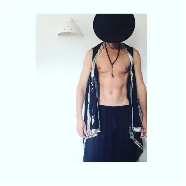 Jeffreysibizamen OnlyFans creator showcasing unique fashion.