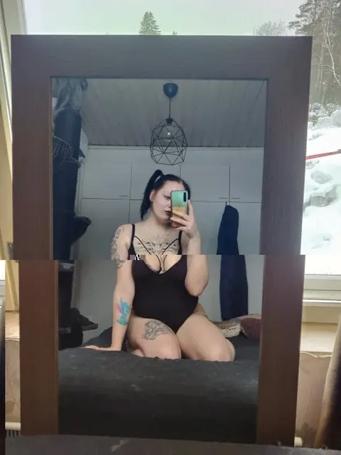 Jemppa OnlyFans tattooed woman