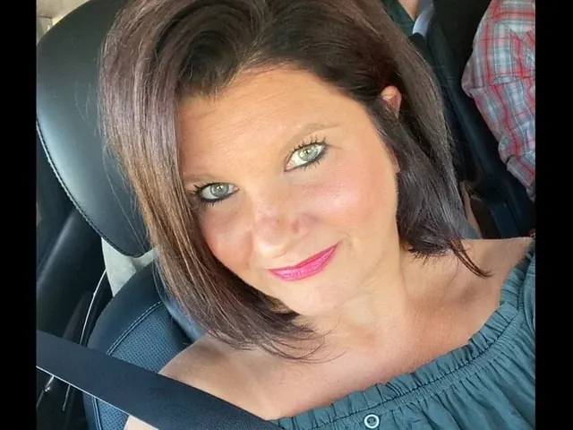Jennilynnaz OnlyFans creator with green eyes
