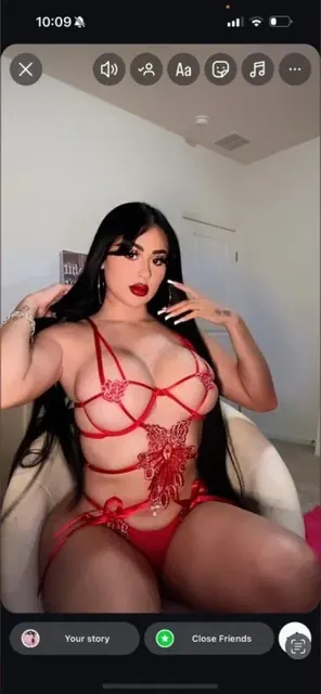Jennifer Ruiz OnlyFans creator with engaging content