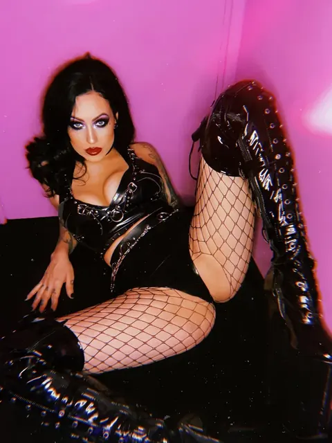 Jennyrocks OnlyFans creator with exclusive content