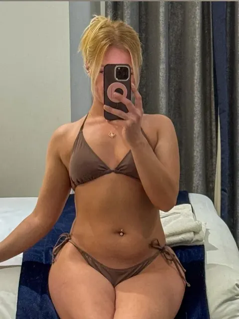 Jess Berry OnlyFans blonde teasing creator